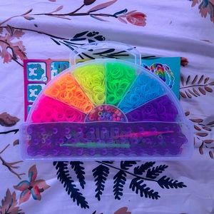 Rainbow Loom Set with Pastel Paradise Jumbo Bucket